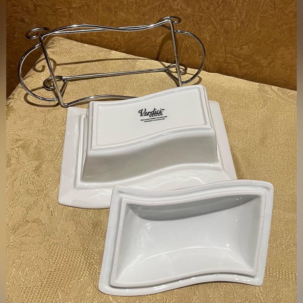Elegant Ceramic Covered Dish with Stand - Picture 3 of 8